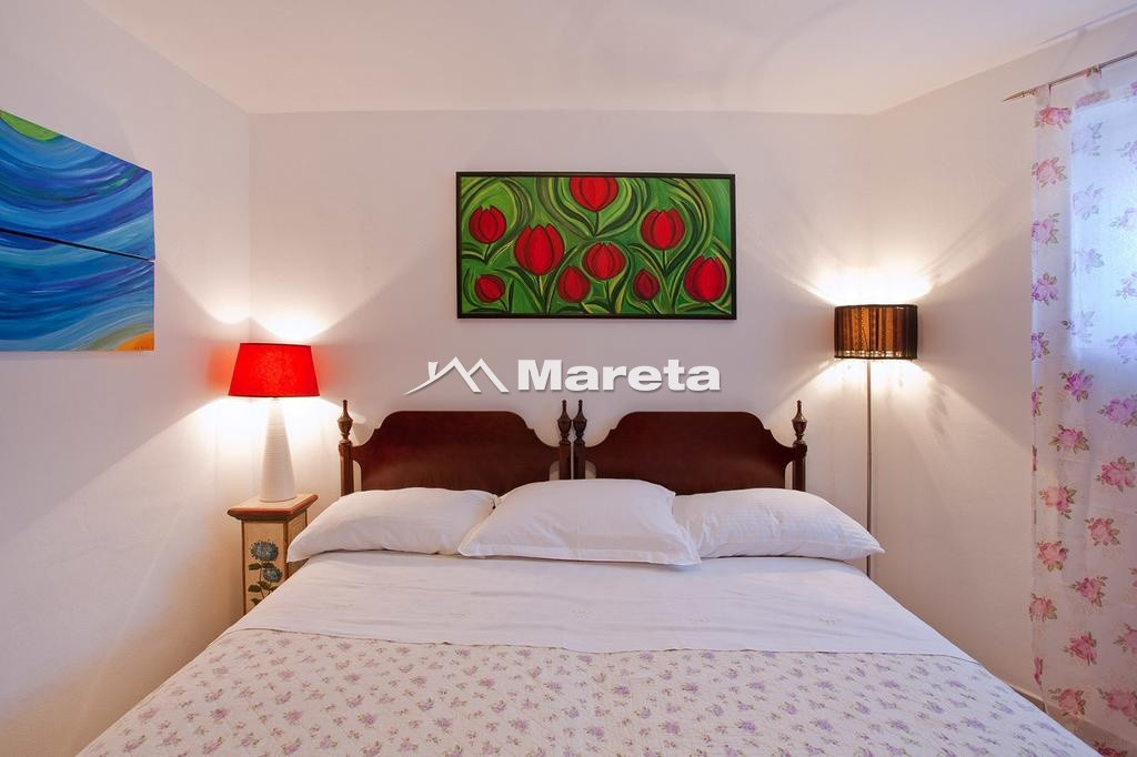 Kuća sa 5 apartmana 50 m od mora!!!