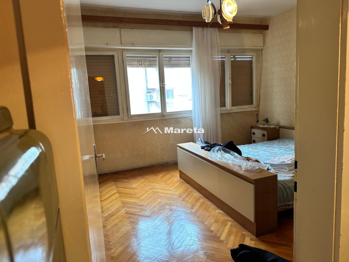 ZADAR - BRANIMIR, DVOSOBAN KOMFORAN STAN 70M2, 3.KAT!!!