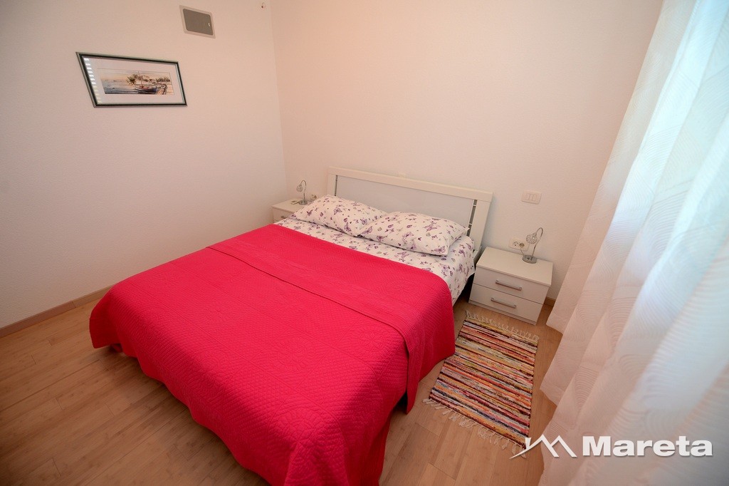 PETRČANE, VILLA SA BAZENOM!