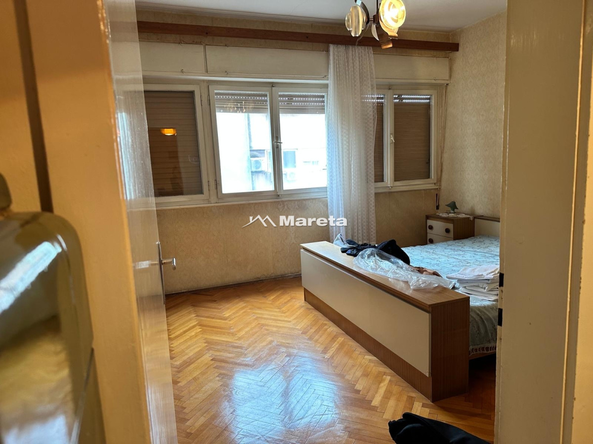 ZADAR - BRANIMIR, DVOSOBAN KOMFORAN STAN 70M2, 3.KAT!!!