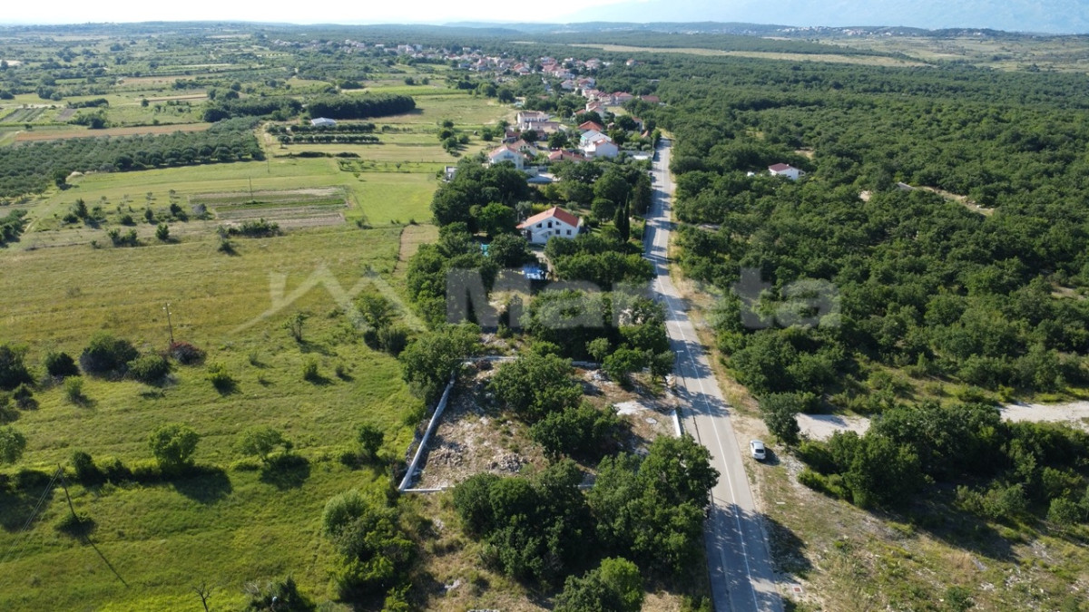 Lovinac - građevinsko zemlji&scaron;e 1500 m2