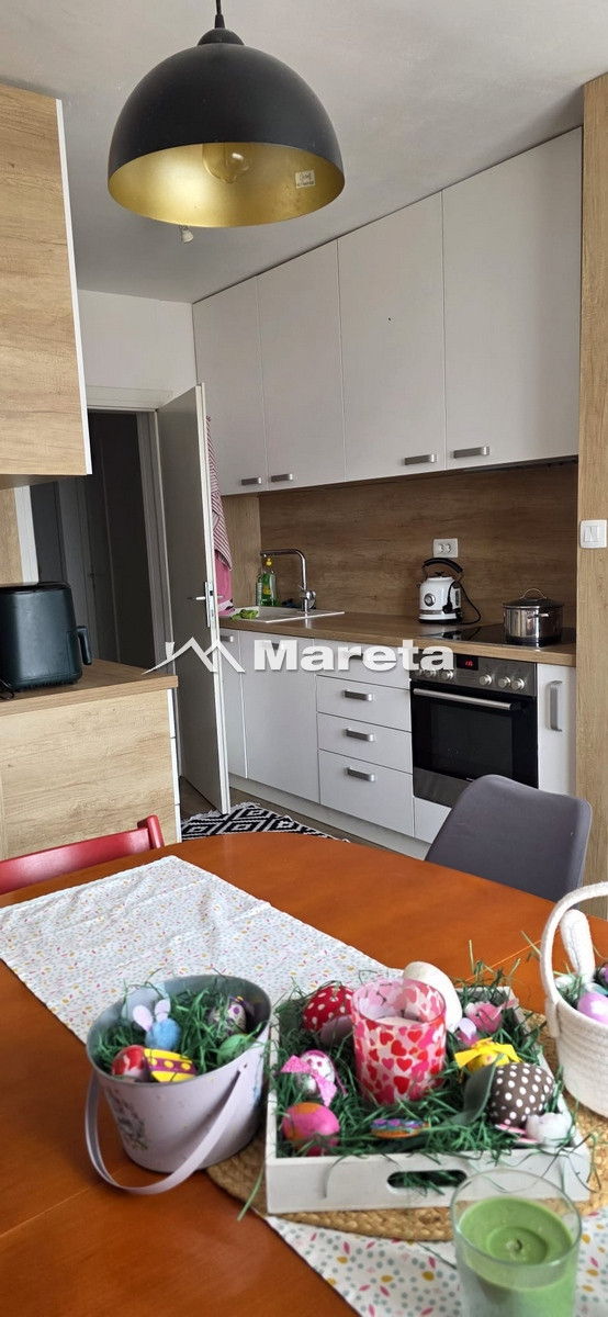 Zadar &ndash; Bili brig | 80,59 m&sup2; | 2S+DB | Kompletno renoviran | Namje&scaron;ten | Mogućnost 3. sobe