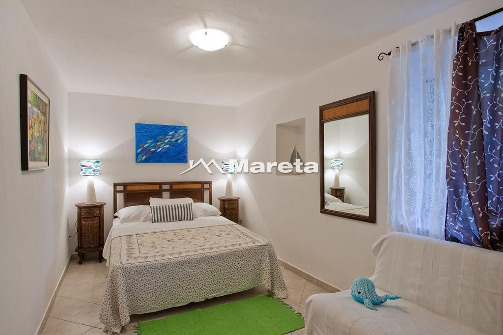 Kuća sa 5 apartmana 50 m od mora!!!