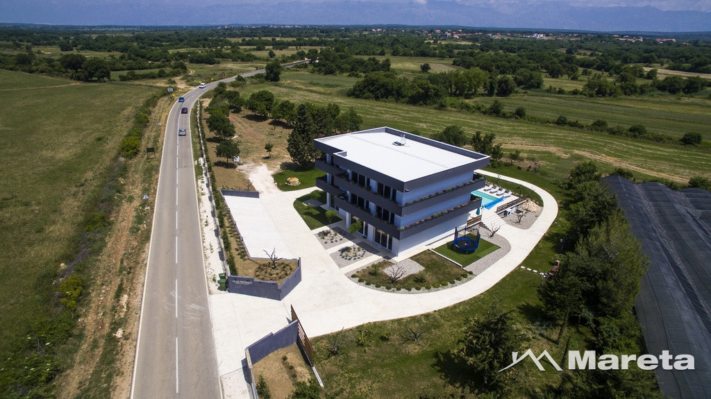 MODERNA NOVA VILLA SA 13 SOBA I BAZENOM!!!