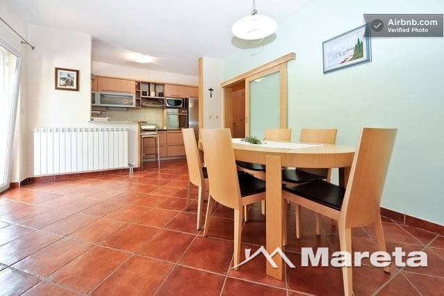 KUĆA SA 7 ODVOJENIH APARTMANA