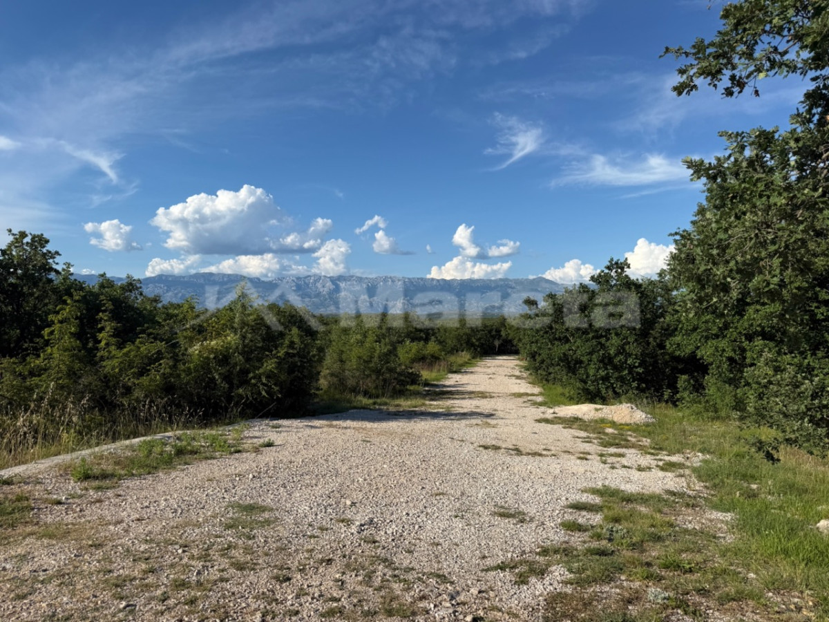 Lovinac - građevinsko zemlji&scaron;e 1500 m2