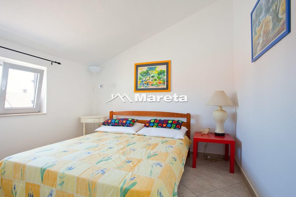 Kuća sa 5 apartmana 50 m od mora!!!