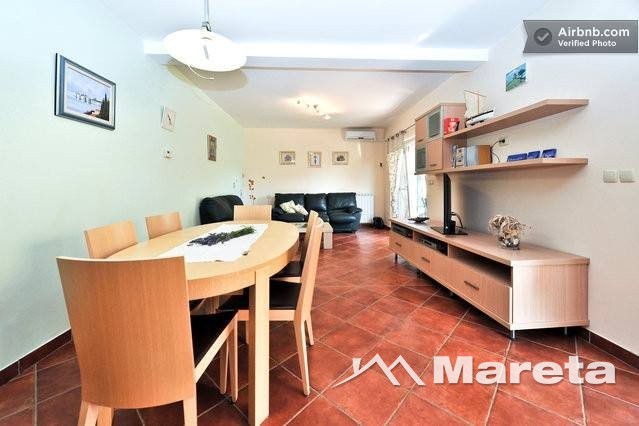 KUĆA SA 7 ODVOJENIH APARTMANA