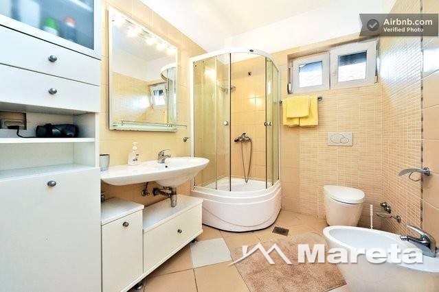 KUĆA SA 7 ODVOJENIH APARTMANA