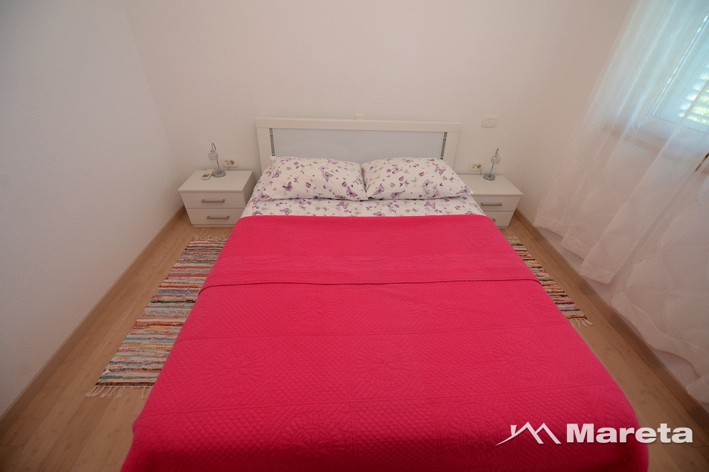 PETRČANE, VILLA SA BAZENOM!