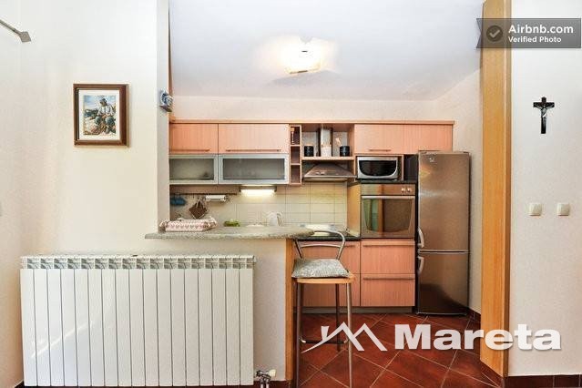 KUĆA SA 7 ODVOJENIH APARTMANA