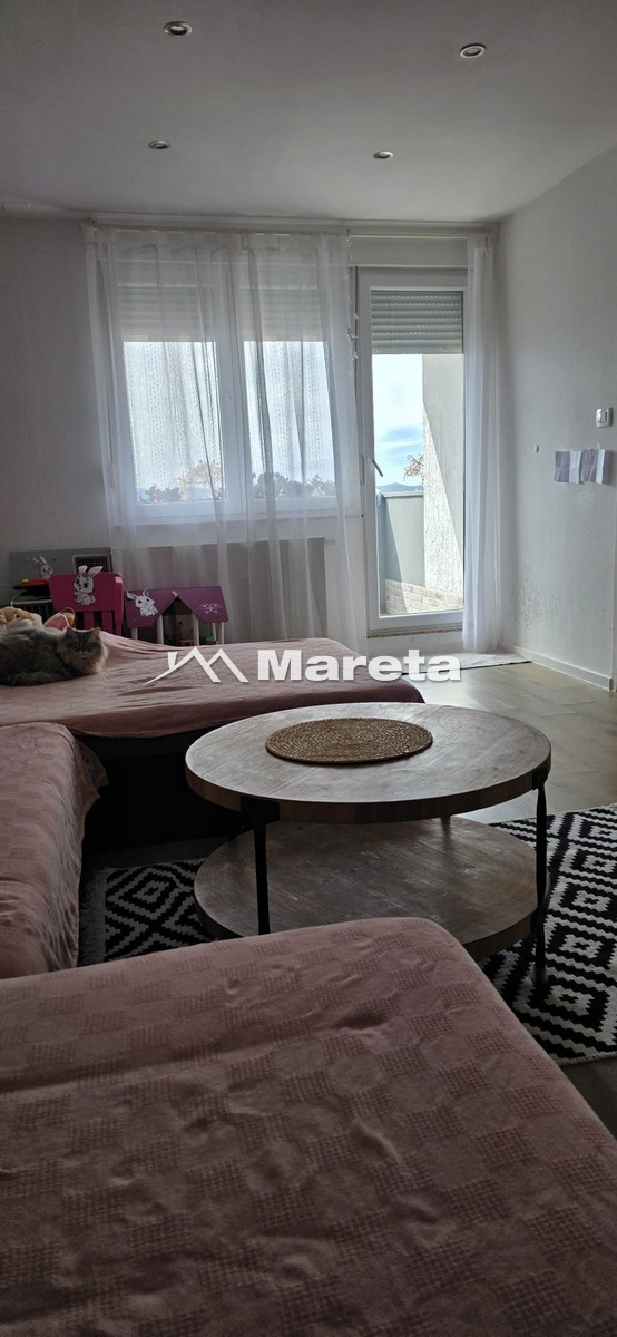 Zadar &ndash; Bili brig | 80,59 m&sup2; | 2S+DB | Kompletno renoviran | Namje&scaron;ten | Mogućnost 3. sobe