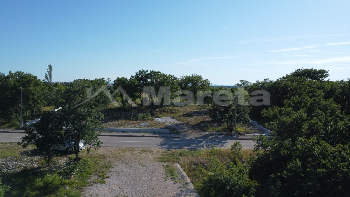 Lovinac - građevinsko zemlji&scaron;e 1500 m2