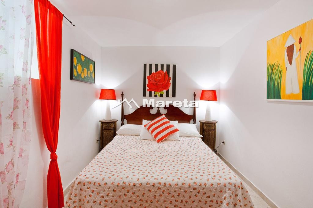 Kuća sa 5 apartmana 50 m od mora!!!