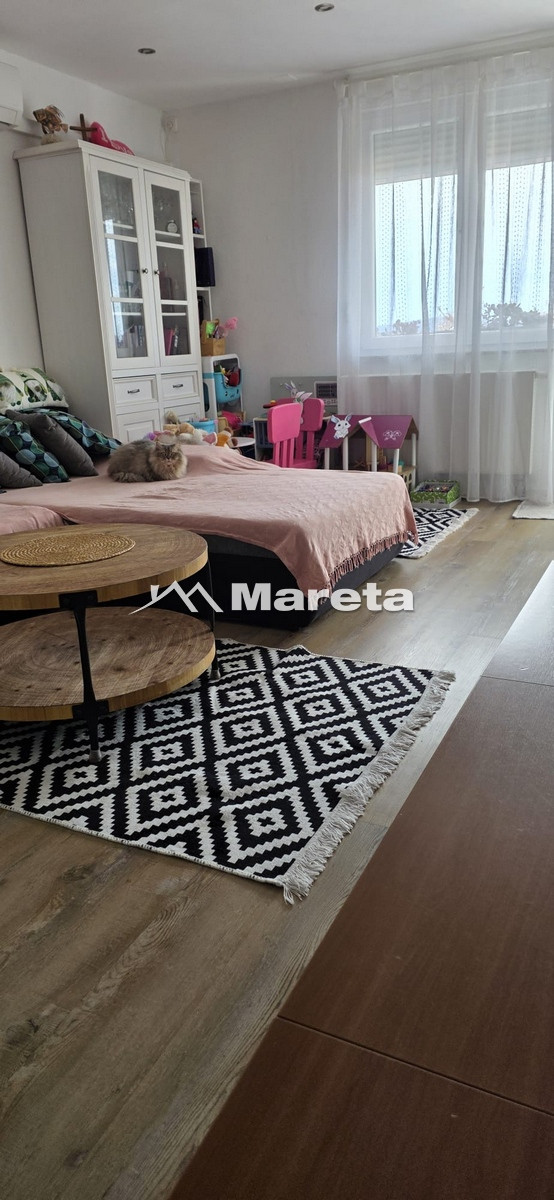 Zadar &ndash; Bili brig | 80,59 m&sup2; | 2S+DB | Kompletno renoviran | Namje&scaron;ten | Mogućnost 3. sobe