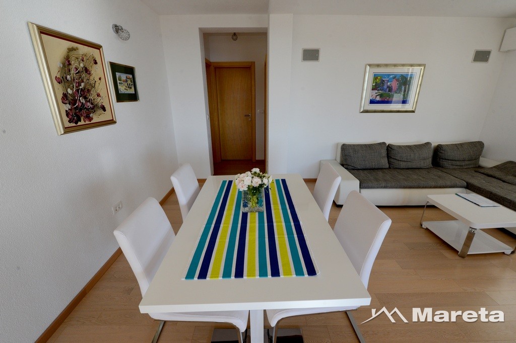 PETRČANE, VILLA SA BAZENOM!