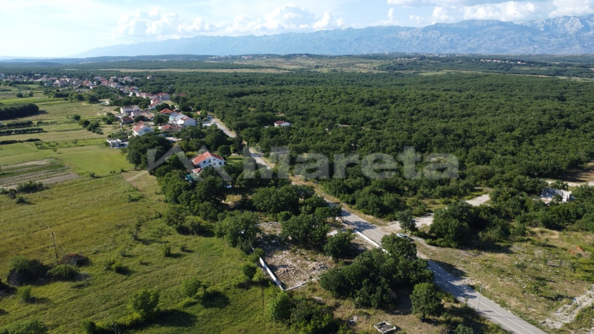 Lovinac - građevinsko zemlji&scaron;e 1500 m2