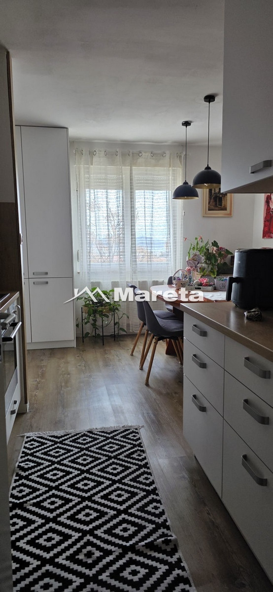 Zadar &ndash; Bili brig | 80,59 m&sup2; | 2S+DB | Kompletno renoviran | Namje&scaron;ten | Mogućnost 3. sobe