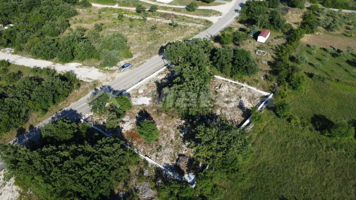 Lovinac - građevinsko zemlji&scaron;e 1500 m2