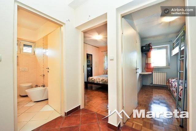 KUĆA SA 7 ODVOJENIH APARTMANA