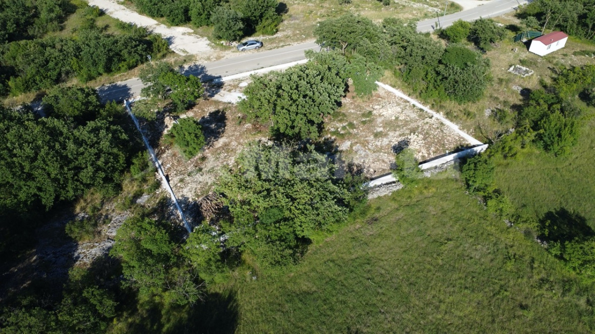 Lovinac - građevinsko zemlji&scaron;e 1500 m2