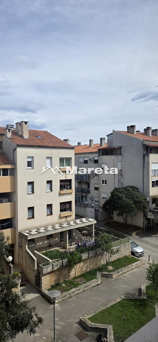 Zadar &ndash; Bili brig | 80,59 m&sup2; | 2S+DB | Kompletno renoviran | Namje&scaron;ten | Mogućnost 3. sobe