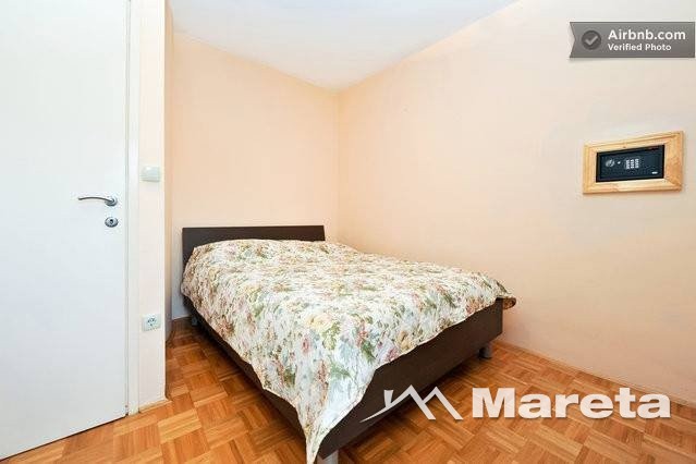 KUĆA SA 7 ODVOJENIH APARTMANA