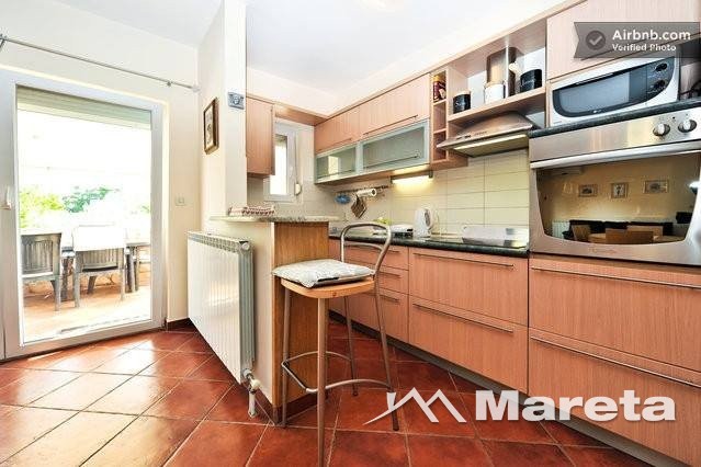 KUĆA SA 7 ODVOJENIH APARTMANA